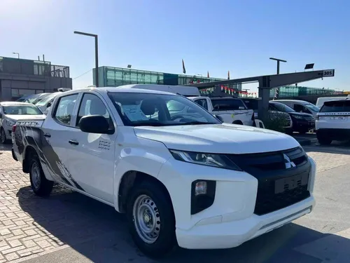 Mitsubishi L200 2.4L Double Cab GLS (4WD) 2020