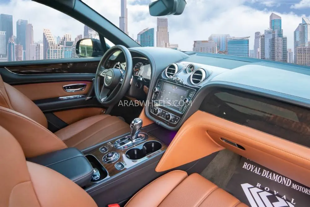 بينتلي بينتايجا 2020 for Sale in دبي Image-11