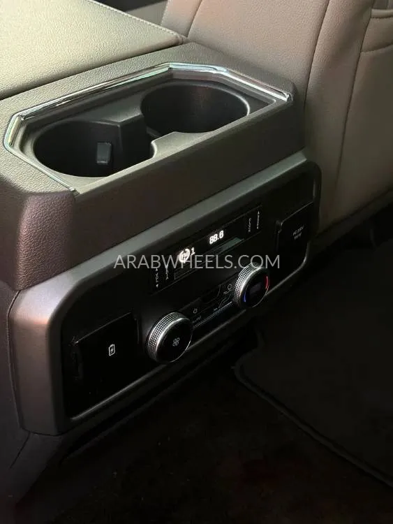 Ford Expedition 2018 for Sale in Abu Dhabi Image-3