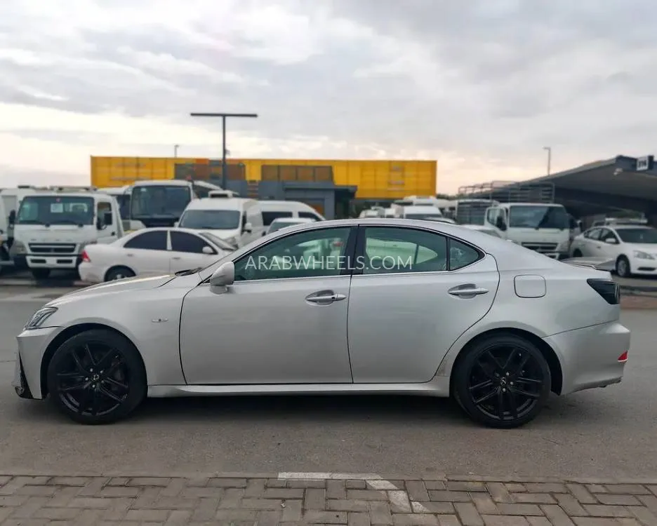 Lexus IS 2006 for Sale in Sharjah Image-4