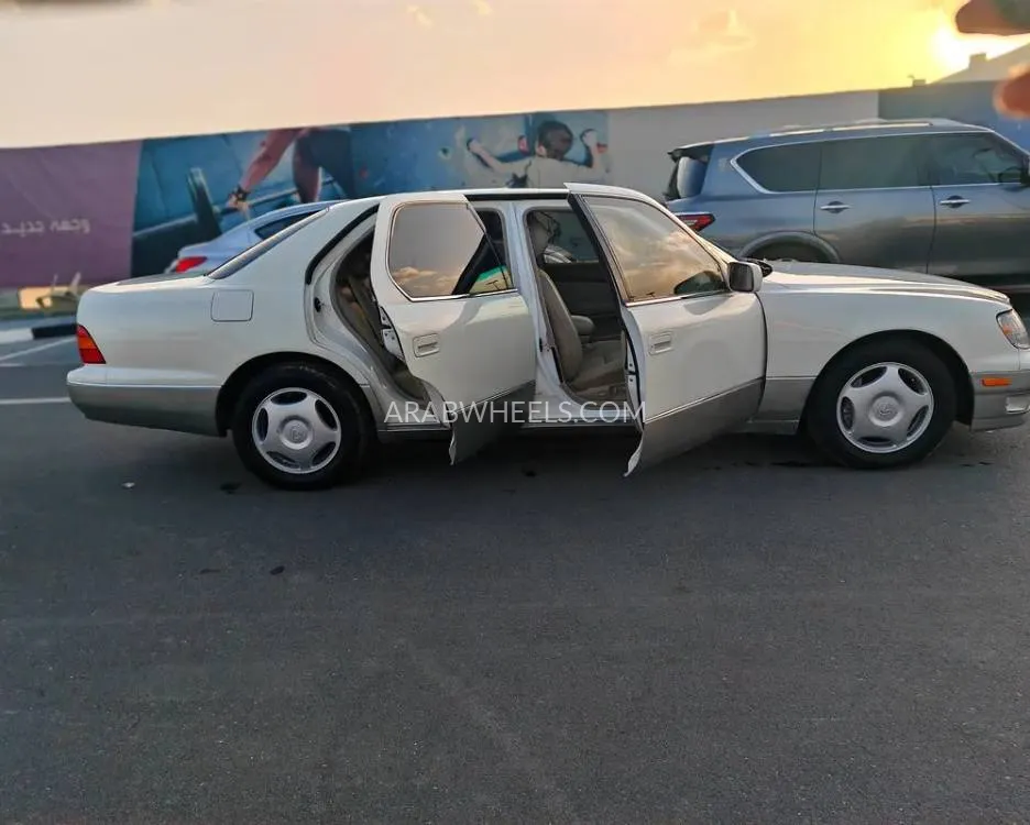 Lexus LS 1998 for Sale in Sharjah Image-15