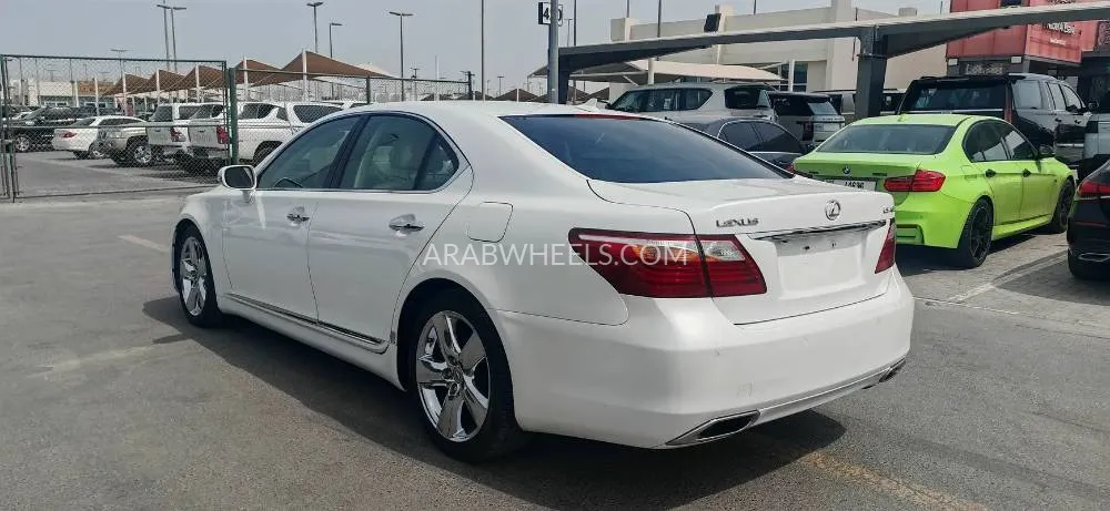 Lexus LS 2010 for Sale in Sharjah Image-13