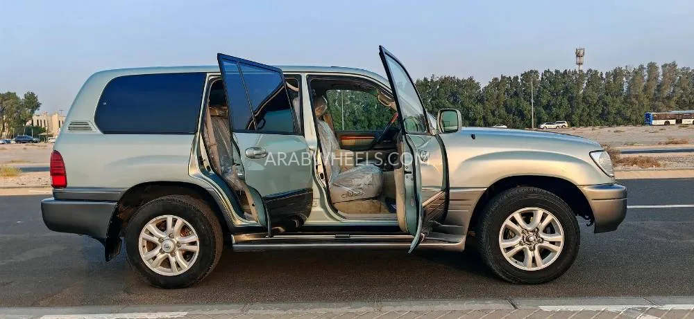 لكزس LX 2005 for Sale in الشارقة Image-2
