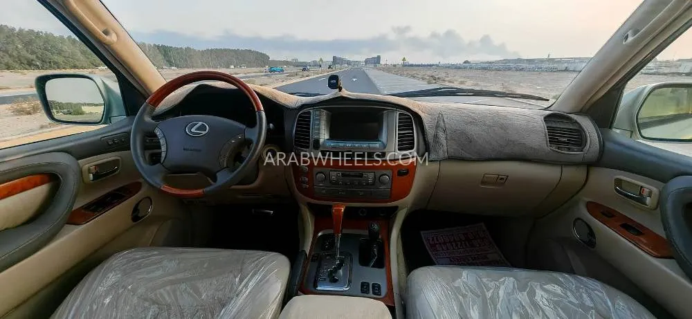 لكزس LX 2005 for Sale in الشارقة Image-10