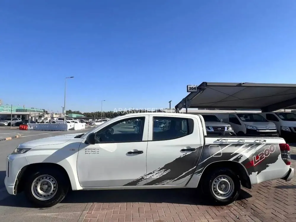 Mitsubishi L200 2020 for Sale in Sharjah Image-3