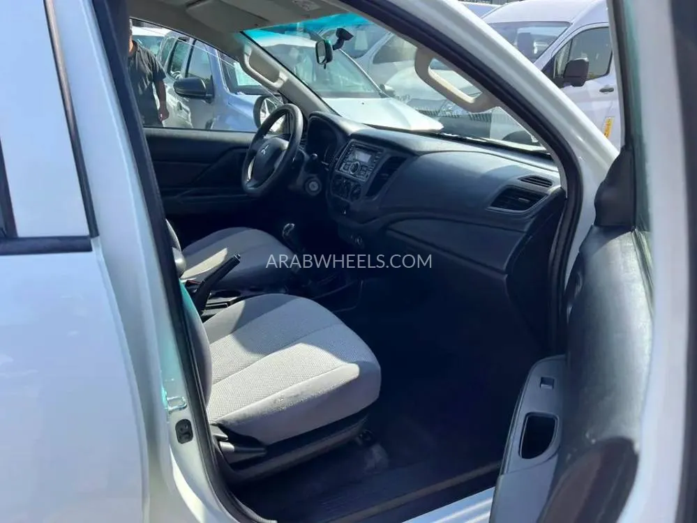 Mitsubishi L200 2020 for Sale in Sharjah Image-3