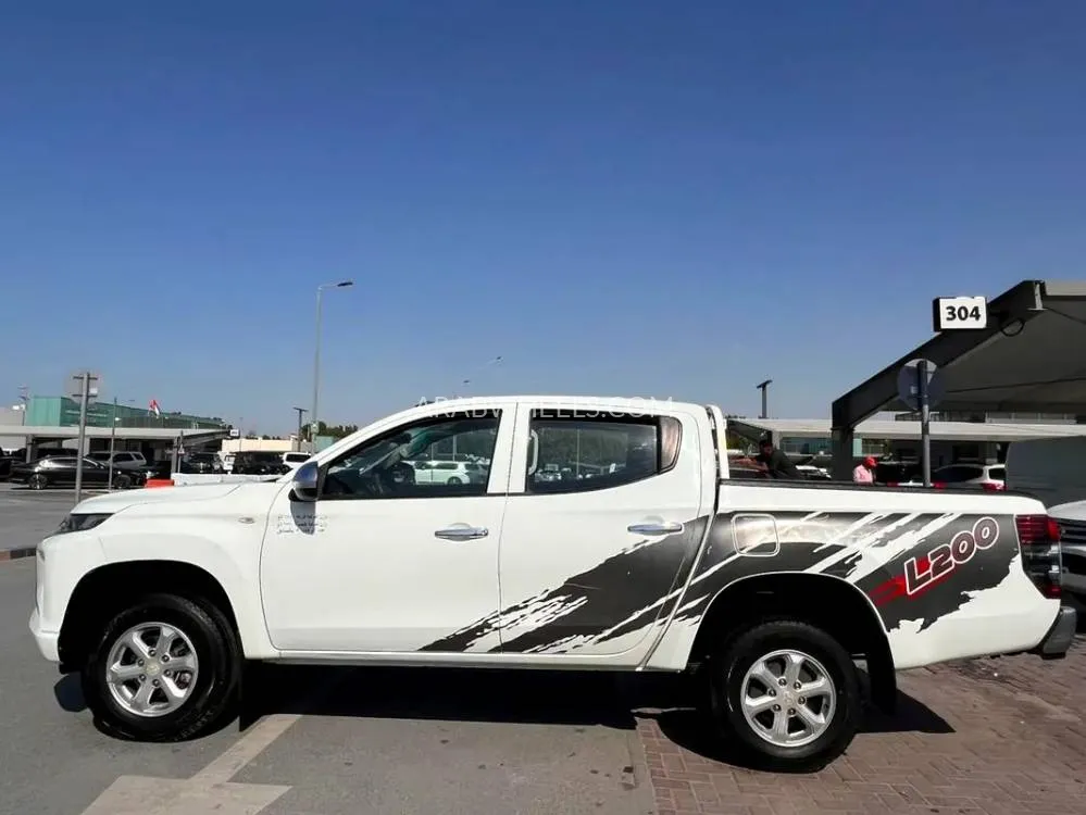 Mitsubishi L200 2020 for Sale in Sharjah Image-11