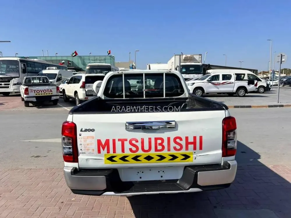 Mitsubishi L200 2020 for Sale in Sharjah Image-12