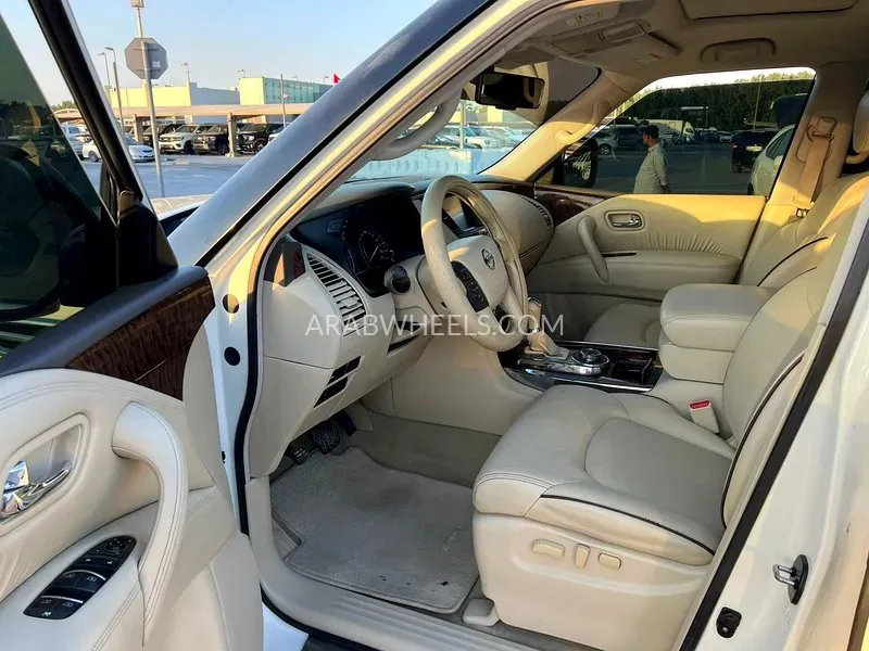 Nissan Patrol 2019 for Sale in Sharjah Image-8