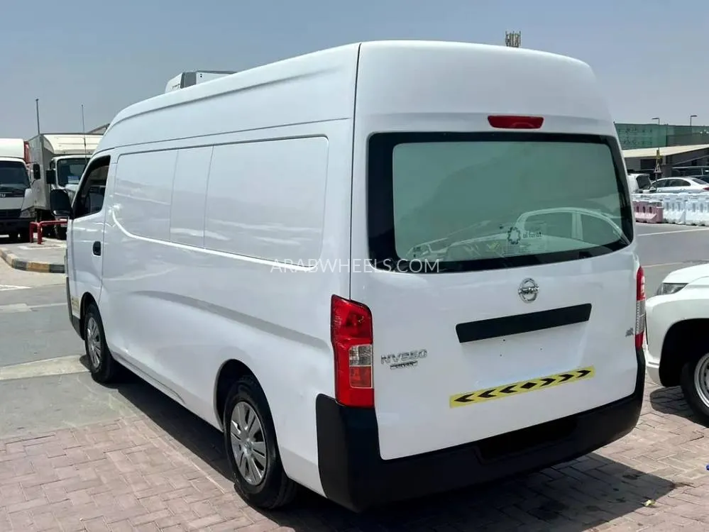 Nissan Urvan 2020 for Sale in Sharjah Image-5