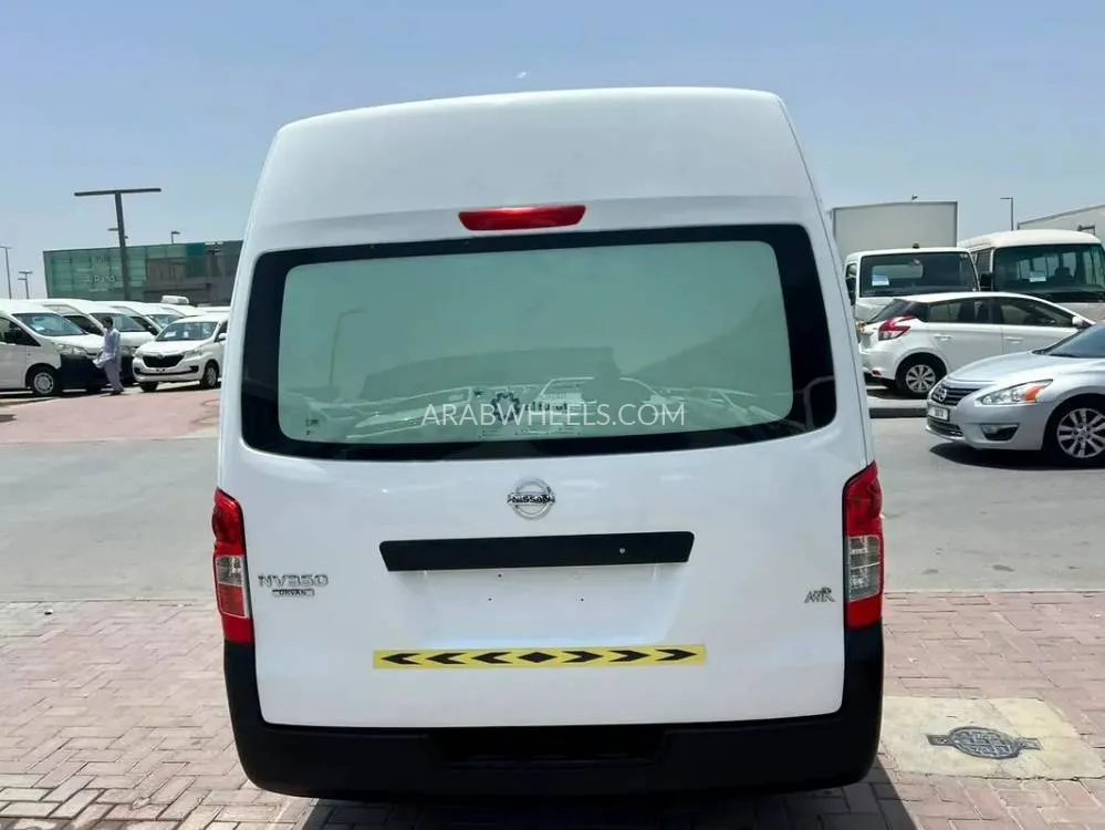 Nissan Urvan 2020 for Sale in Sharjah Image-7