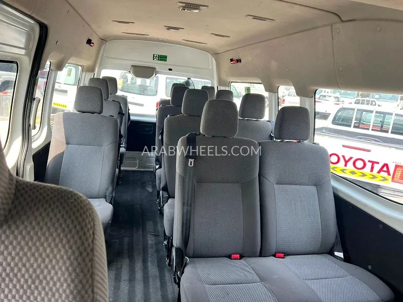 Nissan Urvan 2020 for Sale in Sharjah Image-5