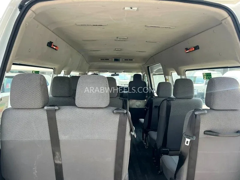 Nissan Urvan 2020 for Sale in Sharjah Image-7