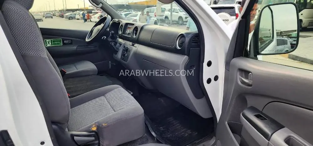 Nissan Urvan 2021 for Sale in Sharjah Image-3