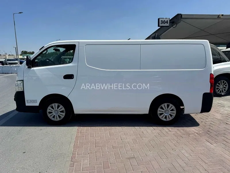 Nissan Urvan 2021 for Sale in Sharjah Image-5