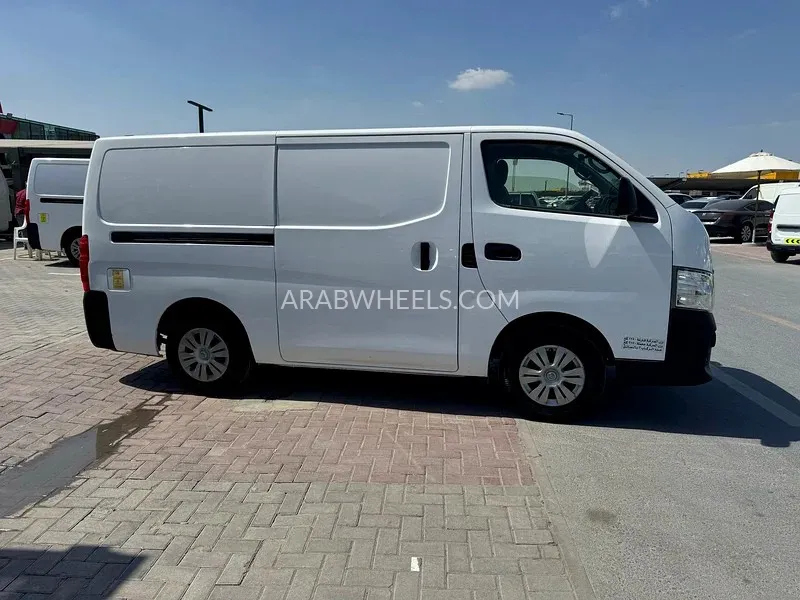 Nissan Urvan 2021 for Sale in Sharjah Image-6