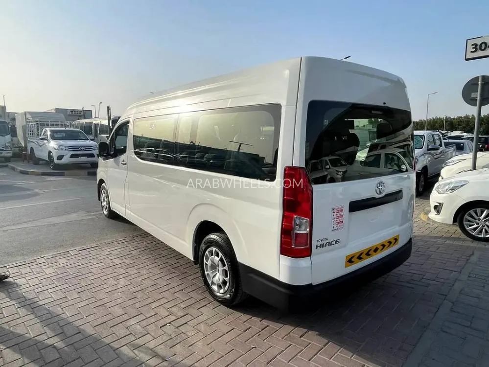 Toyota Hiace 2022 for Sale in Sharjah Image-8