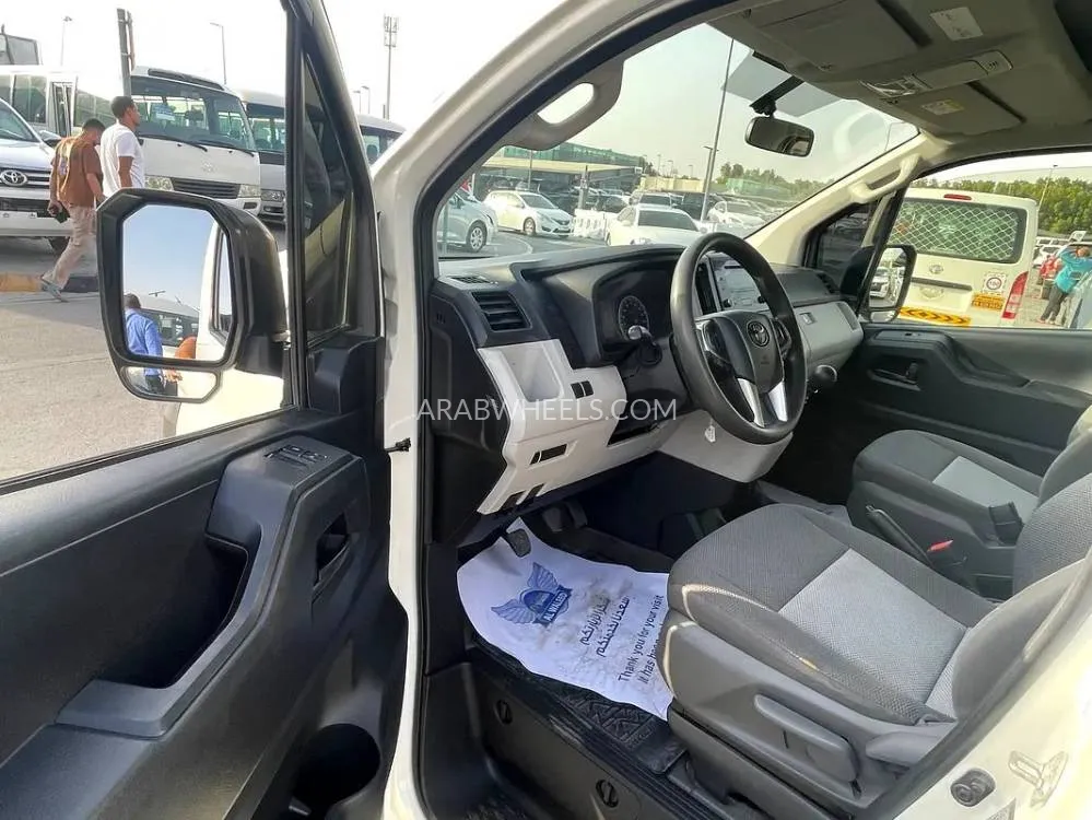 Toyota Hiace 2022 for Sale in Sharjah Image-11