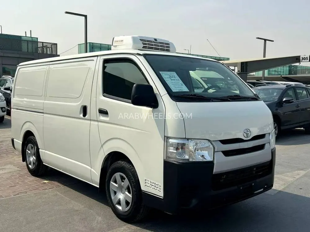 Toyota Hiace 2022 for Sale in Sharjah Image-2