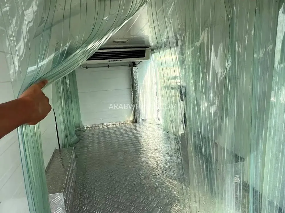 Toyota Hiace 2022 for Sale in Sharjah Image-4