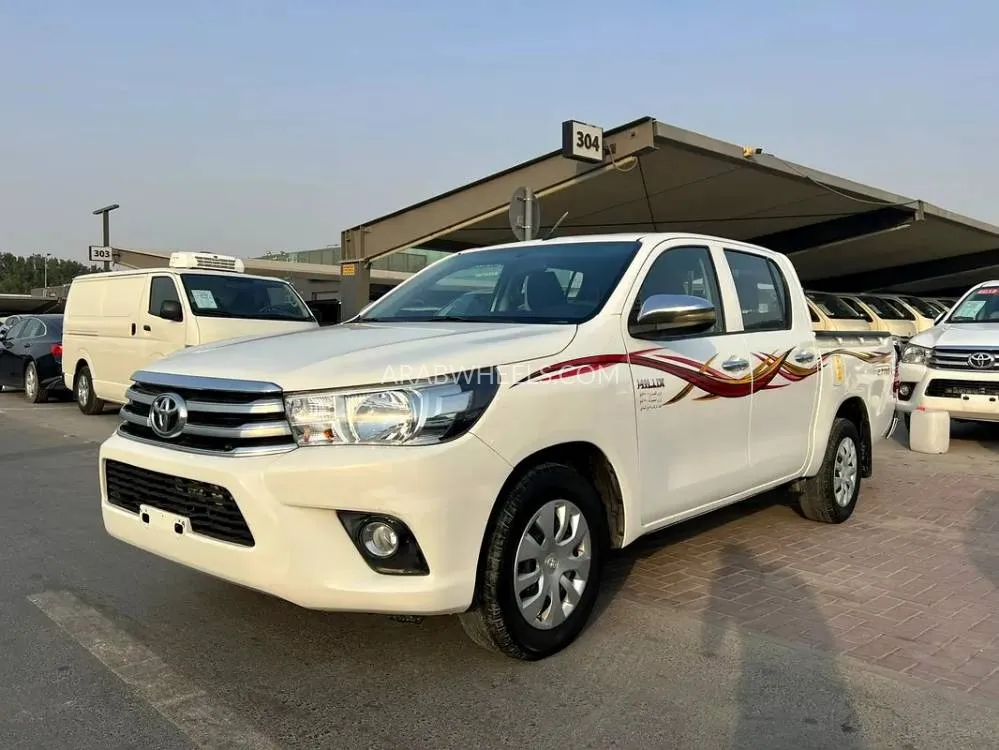 Toyota Hilux 2021 for Sale in Sharjah Image-3