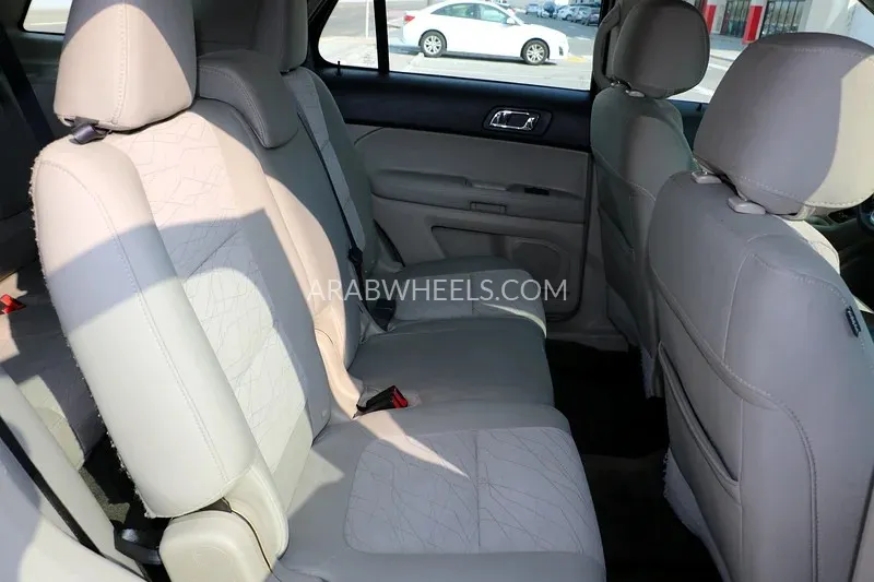Ford Explorer 2013 for Sale in Abu Dhabi Image-7