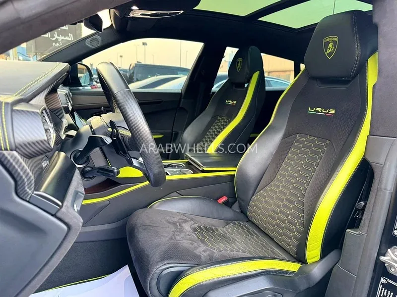 Lamborghini Urus 2022 for Sale in Dubai Image-12
