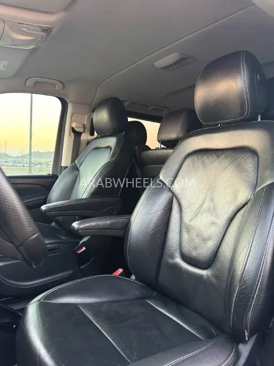 Mercedes Benz V Class 2018 for Sale in Abu Dhabi Image-13