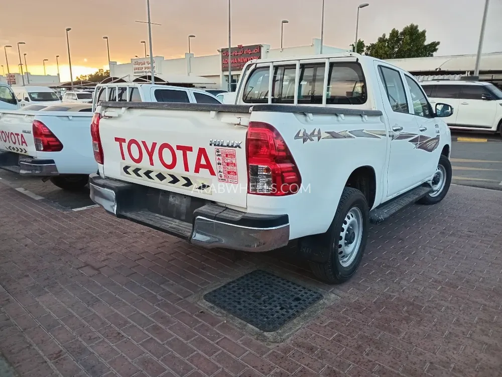 Toyota Hilux 2020 for Sale in Sharjah Image-5