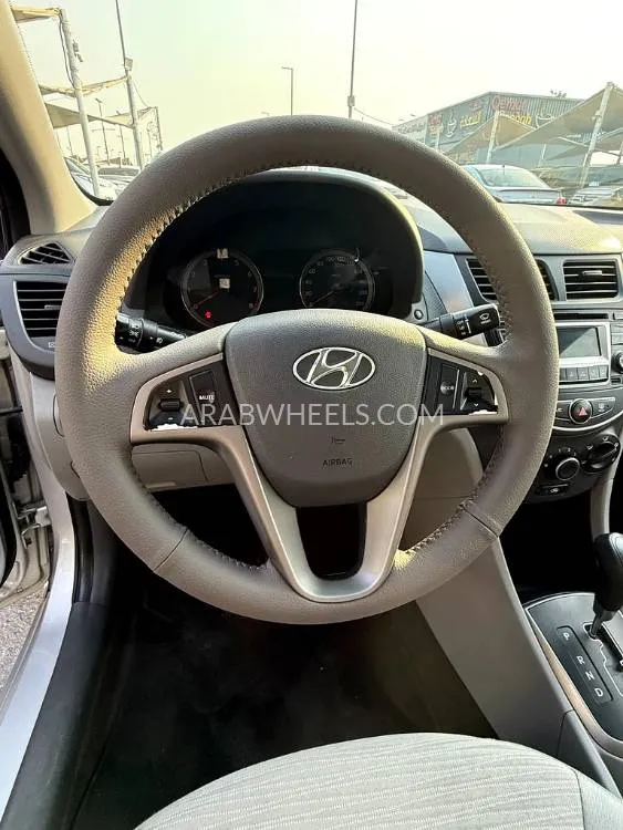 Hyundai Accent 2016 for Sale in Sharjah Image-2