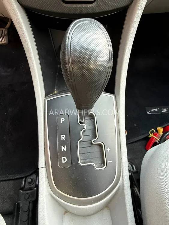 Hyundai Accent 2016 for Sale in Sharjah Image-10