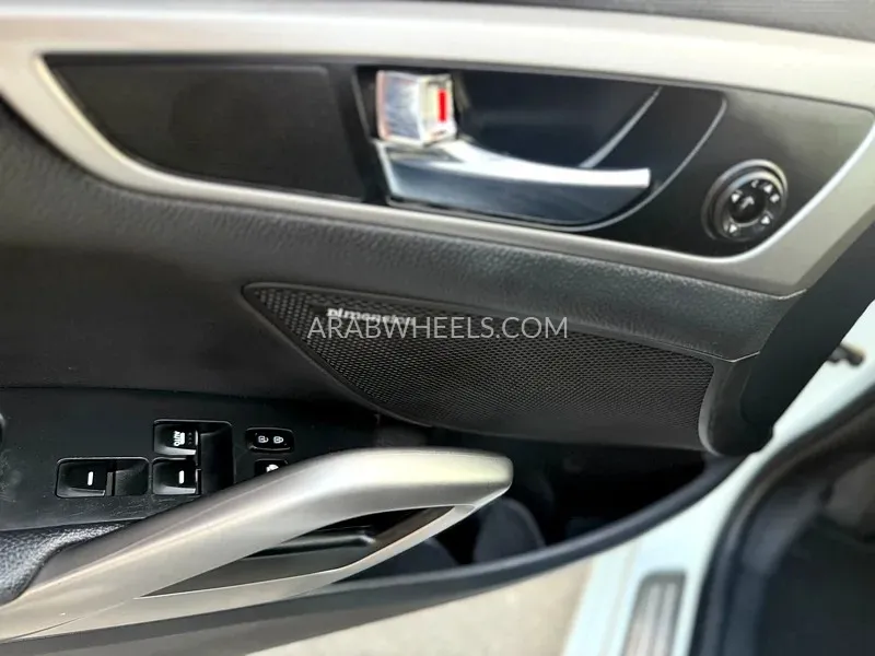 Hyundai Veloster 2014 for Sale in Sharjah Image-5