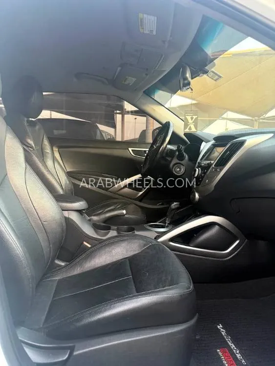 Hyundai Veloster 2014 for Sale in Sharjah Image-8