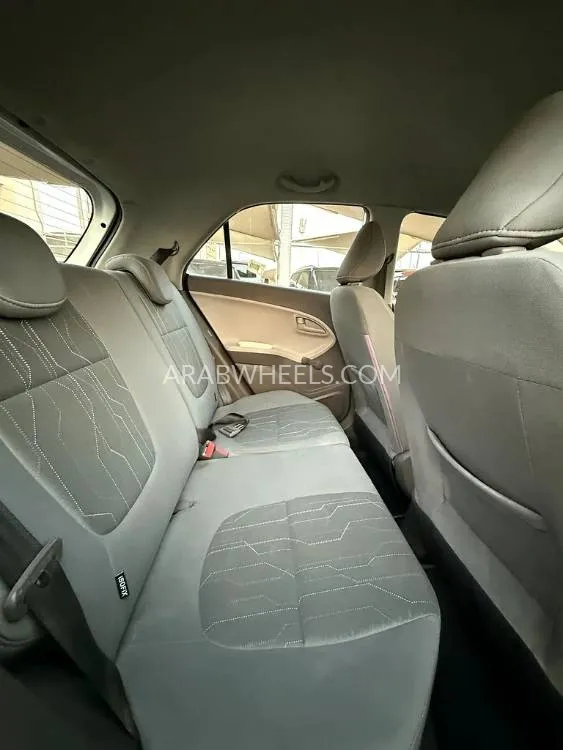 كيا بيكانتو 2015 for Sale in الشارقة Image-8