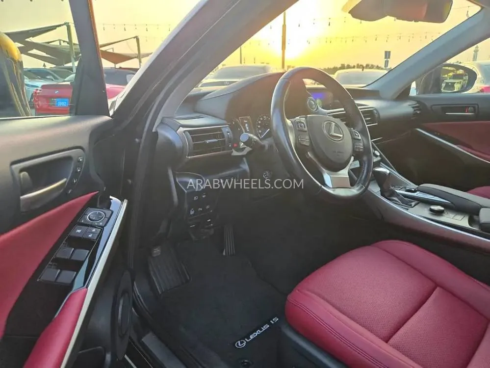 لكزس IS 2020 for Sale in الفجيرة Image-2