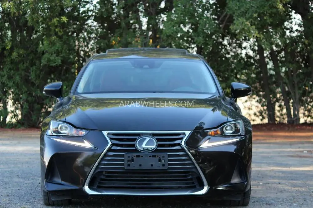لكزس IS 2020 for Sale in الفجيرة Image-17