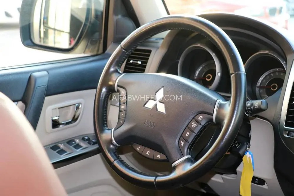 ميتسوبيشي باجيرو 2019 for Sale in أبو ظبي Image-5