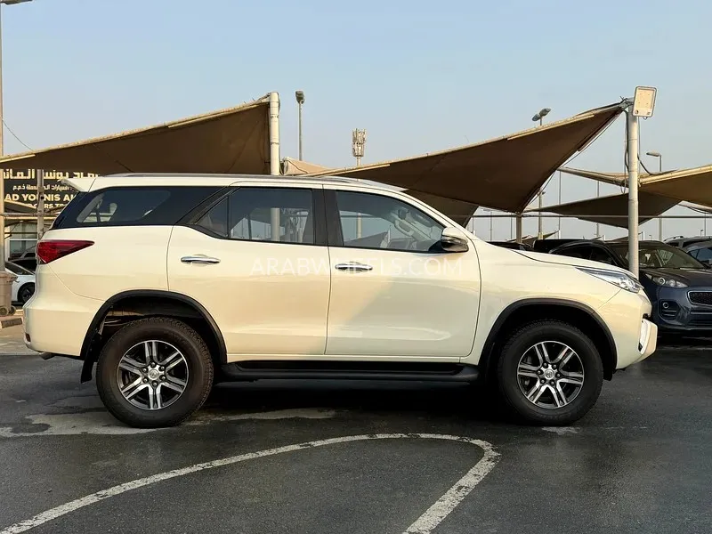Toyota Fortuner 2020 for Sale in Sharjah Image-9