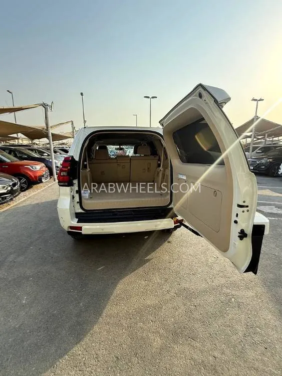 Toyota Land Cruiser Prado 2020 for Sale in Sharjah Image-4