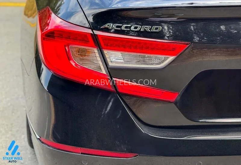 Honda Accord 2018 for Sale in Sharjah Image-14