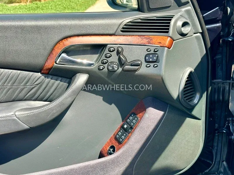 مرسيدس بنز CLS Class 2005 for Sale in دبي Image-9