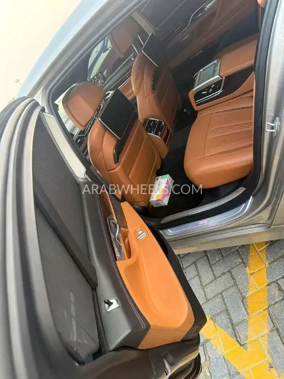 بي إم دبليو الفئة السابعة 2016 for Sale in عجمان Image-10