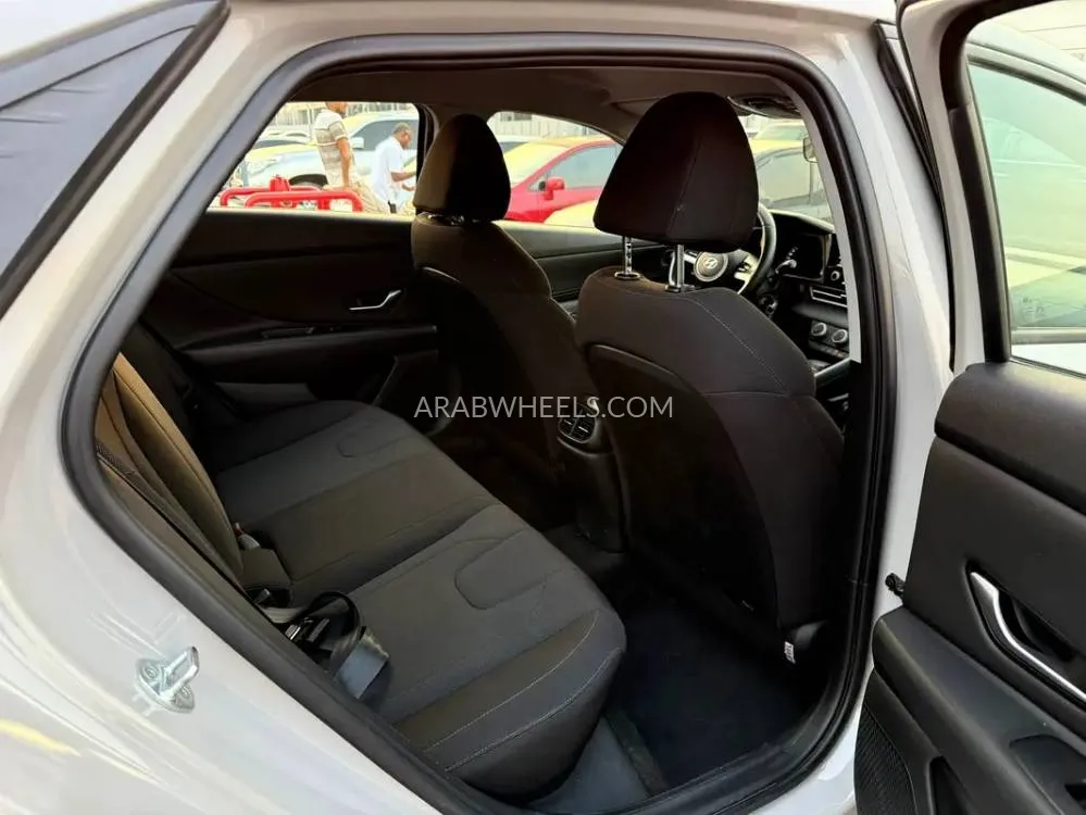 Hyundai Elantra 2021 for Sale in Sharjah Image-3