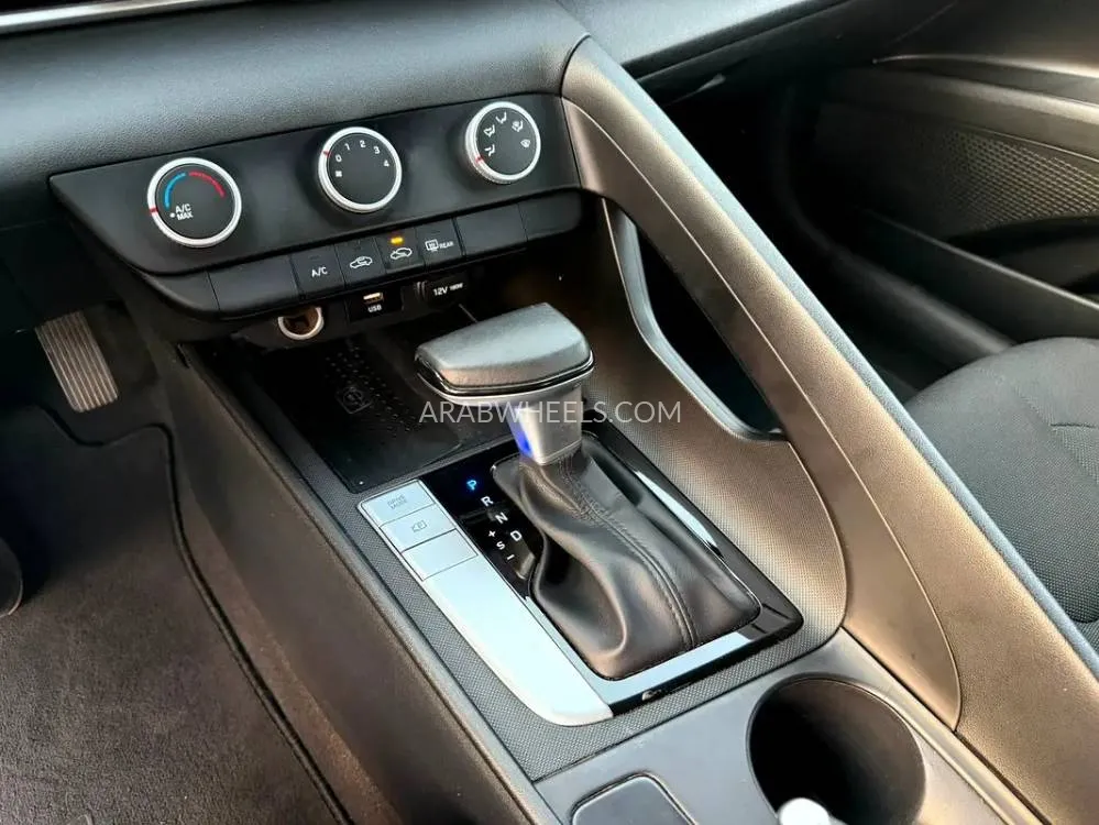 Hyundai Elantra 2021 for Sale in Sharjah Image-8