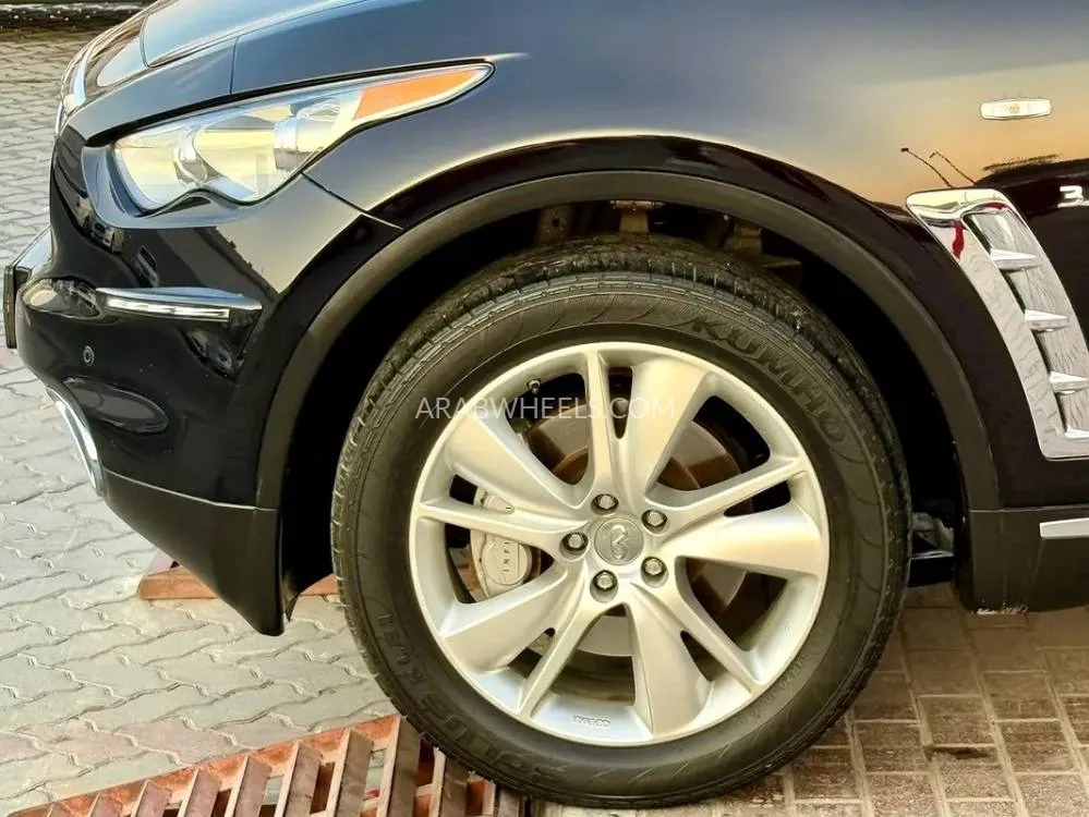 إنفينيتي QX70 2018 for Sale in الشارقة Image-4