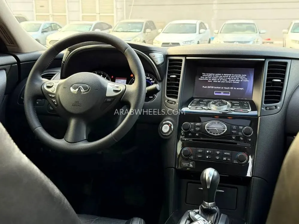 إنفينيتي QX70 2018 for Sale in الشارقة Image-10