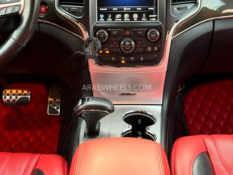 Jeep Cherokee 2015 for Sale in Sharjah Image-5