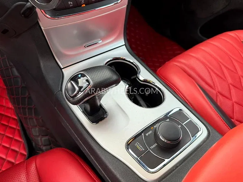 Jeep Cherokee 2015 for Sale in Sharjah Image-14