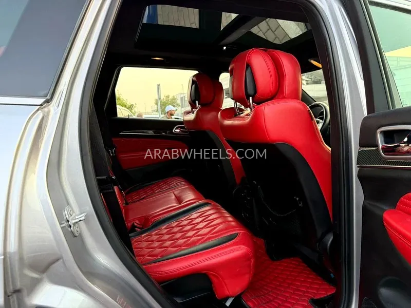 Jeep Cherokee 2015 for Sale in Sharjah Image-15