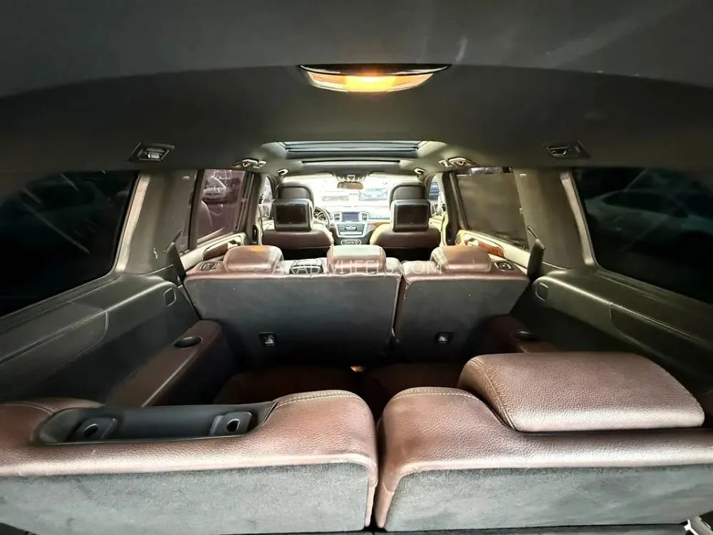 Mercedes Benz GL Class 2015 for Sale in Sharjah Image-8